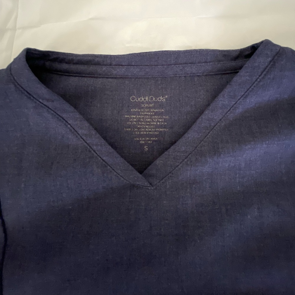 Women’s Cuddl Duds Scrub V neck top  size S and pants  XS, color Navy Heather